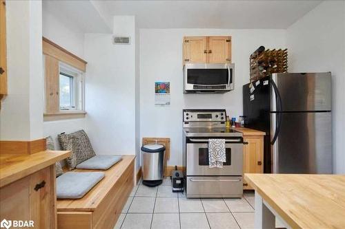15 Frances Street N, Barrie, ON - Indoor Photo Showing Kitchen