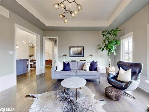 2 Thoroughbred Drive, Oro-Medonte, ON - Indoor Photo Showing Living Room