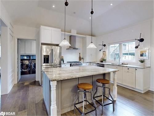 2 Thoroughbred Drive, Oro-Medonte, ON - Indoor Photo Showing Kitchen With Upgraded Kitchen