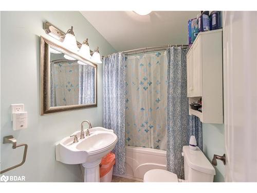 335 Moffat Street, Orillia, ON - Indoor Photo Showing Bathroom