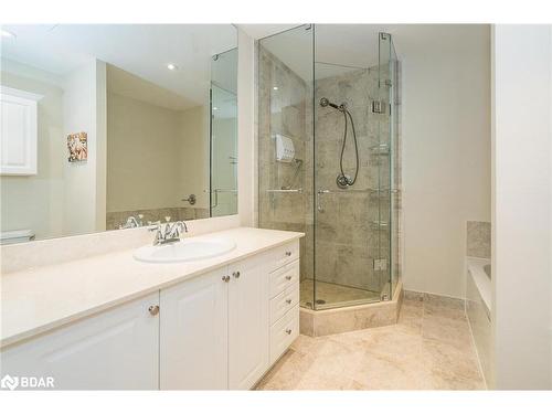 907-33 Ellen Street, Barrie, ON - Indoor Photo Showing Bathroom
