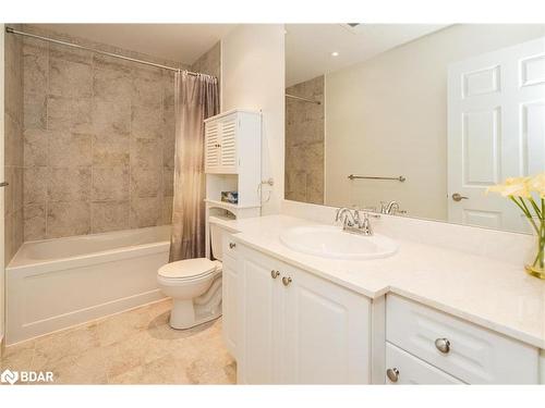 907-33 Ellen Street, Barrie, ON - Indoor Photo Showing Bathroom