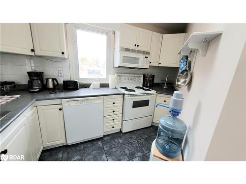 301-66 Maple Avenue, Barrie, ON - Indoor Photo Showing Kitchen
