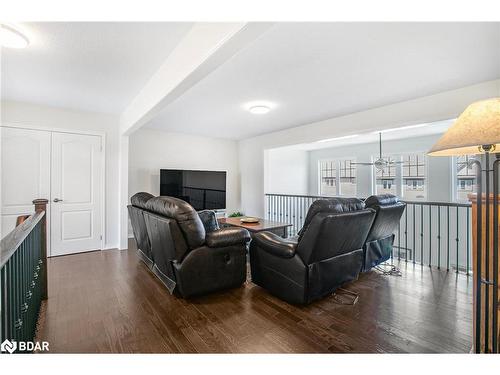 7 Masters Crescent Crescent, Port Severn, ON - Indoor Photo Showing Living Room
