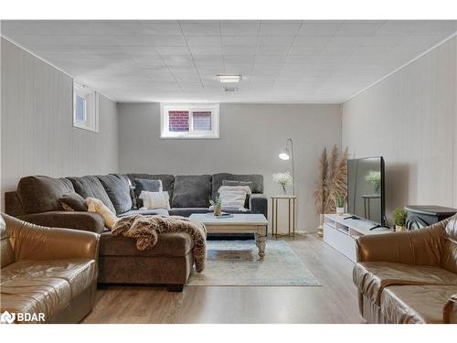 145 Cook Street, Barrie, ON - Indoor Photo Showing Living Room