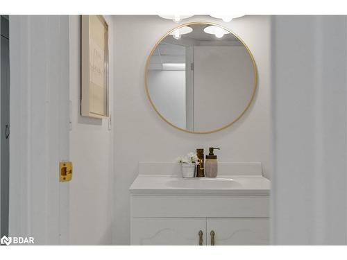 145 Cook Street, Barrie, ON - Indoor Photo Showing Bathroom