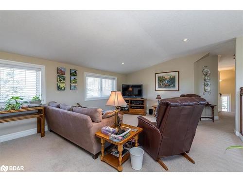 42 Grew Crescent, Penetanguishene, ON - Indoor Photo Showing Living Room