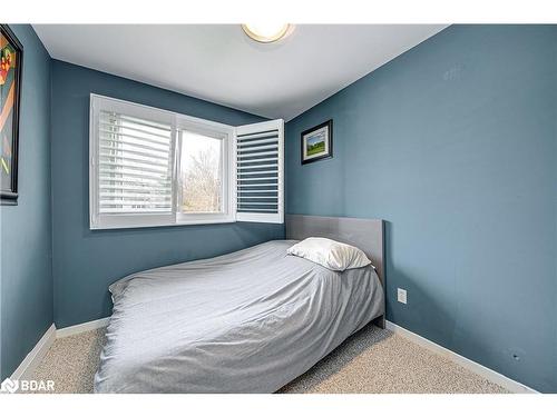 220 Pine Drive, Barrie, ON - Indoor Photo Showing Bedroom