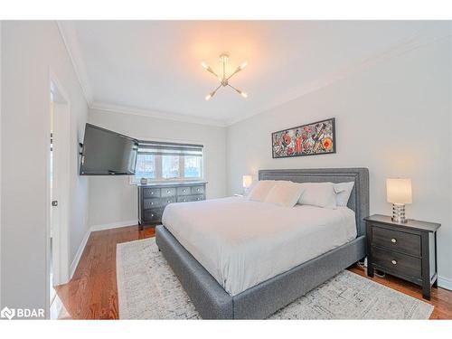 34 Camelot Square, Barrie, ON - Indoor Photo Showing Bedroom
