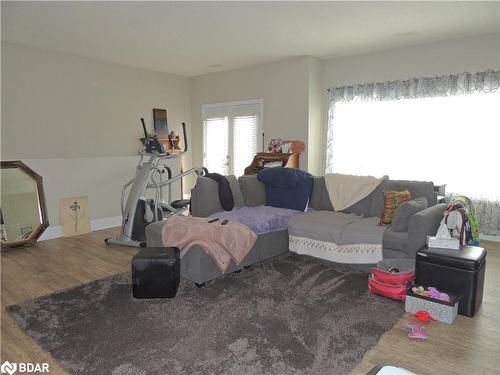 3937 Wood Avenue Avenue, Severn, ON - Indoor Photo Showing Living Room