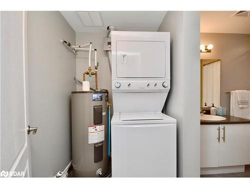 405-44 Ferndale Drive S, Barrie, ON - Indoor Photo Showing Laundry Room