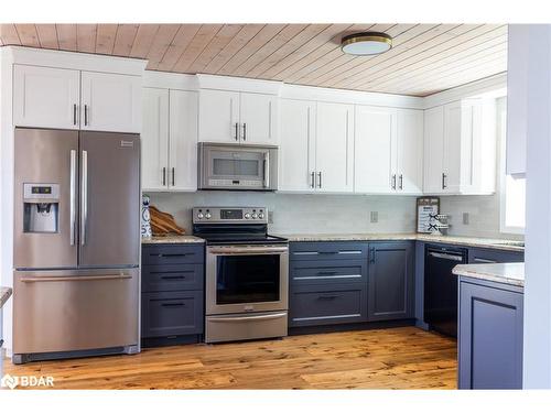 1029 Magenta Trail, Minden, ON - Indoor Photo Showing Kitchen With Upgraded Kitchen