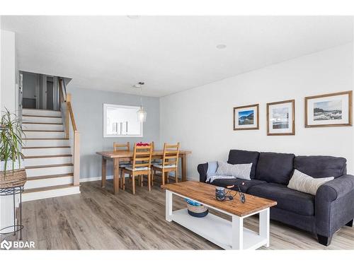 31 Porter Crescent, Barrie, ON - Indoor Photo Showing Living Room