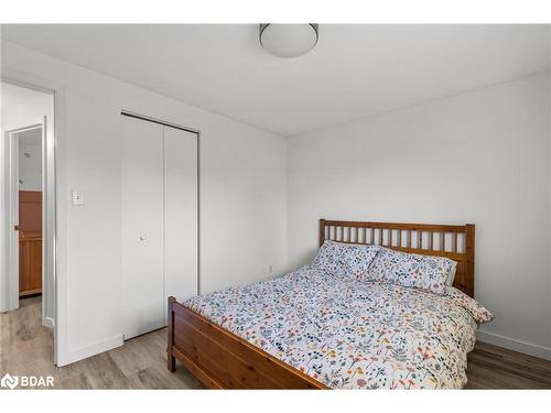 31 Porter Crescent, Barrie, ON - Indoor Photo Showing Bedroom