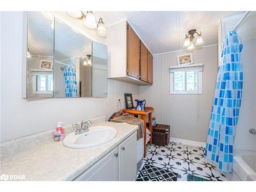 47-5216 County Road 90, Springwater, ON - Indoor Photo Showing Bathroom
