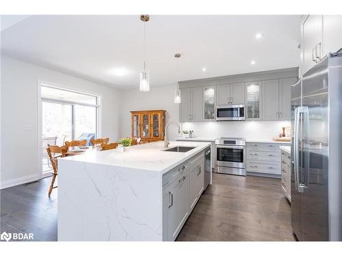 13 Fawndale Crescent, Wasaga Beach, ON - Indoor Photo Showing Kitchen With Upgraded Kitchen