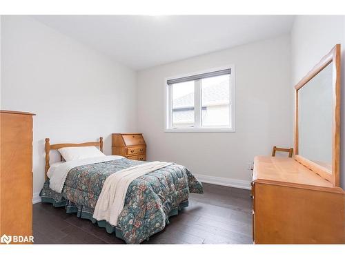 13 Fawndale Crescent, Wasaga Beach, ON - Indoor Photo Showing Bedroom