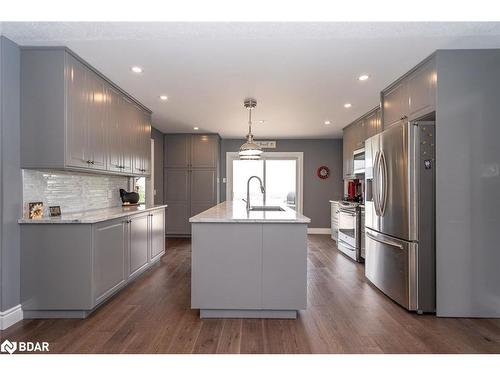 2173 Fairgrounds Road S, Clearview, ON - Indoor Photo Showing Kitchen With Upgraded Kitchen
