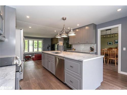 2173 Fairgrounds Road S, Clearview, ON - Indoor Photo Showing Kitchen With Upgraded Kitchen