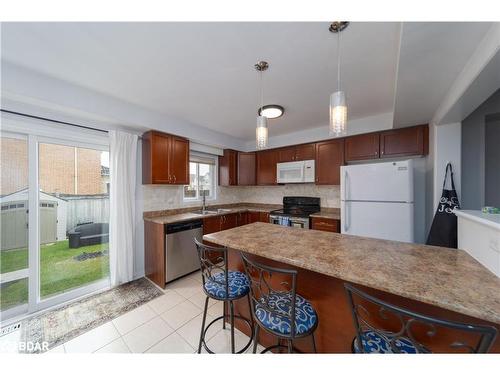 111 Majesty Boulevard, Barrie, ON - Indoor Photo Showing Kitchen