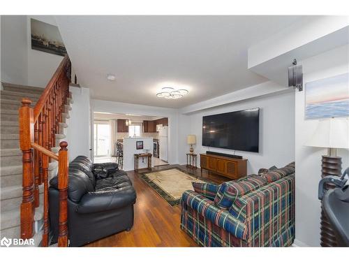 111 Majesty Boulevard, Barrie, ON - Indoor Photo Showing Living Room