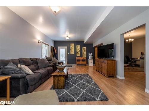 771 Hastings Avenue, Innisfil, ON - Indoor Photo Showing Living Room