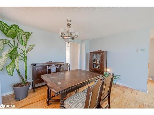 34 Arthur Avenue, Barrie, ON - Indoor Photo Showing Dining Room
