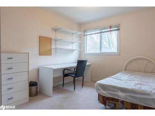 352 Duckworth Street, Barrie, ON - Indoor Photo Showing Bedroom