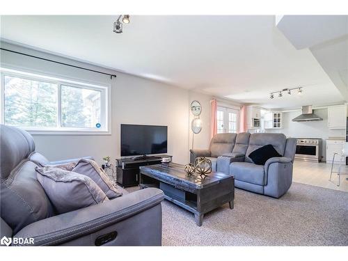 26 Hickory Lane, Oro-Medonte, ON - Indoor Photo Showing Living Room