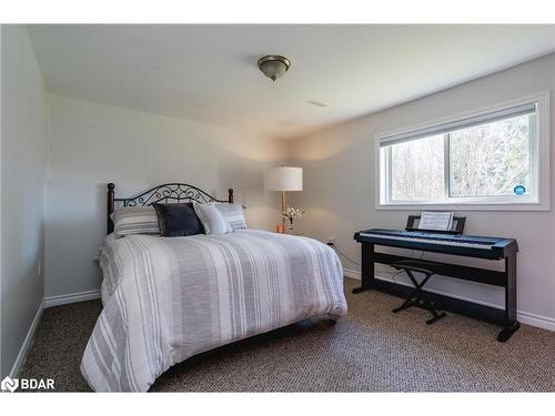 26 Hickory Lane, Oro-Medonte, ON - Indoor Photo Showing Bedroom