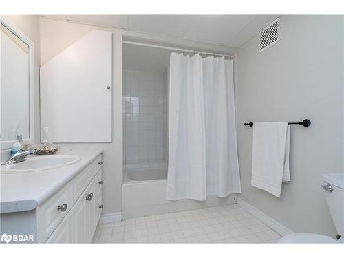 26 Hickory Lane, Oro-Medonte, ON - Indoor Photo Showing Bathroom