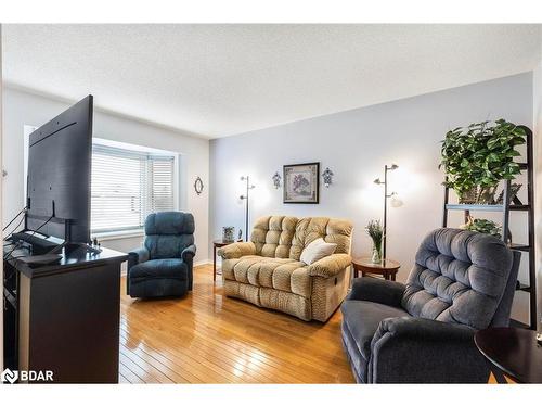 42 Assiniboine Drive, Barrie, ON - Indoor Photo Showing Living Room
