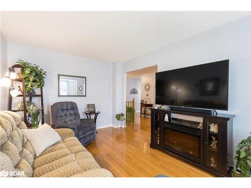 42 Assiniboine Drive, Barrie, ON - Indoor Photo Showing Living Room