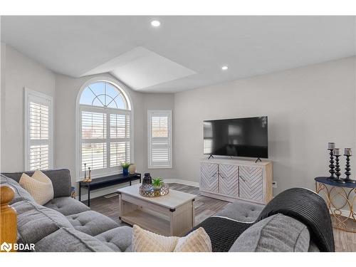 28 Marsellus Drive, Barrie, ON - Indoor Photo Showing Living Room