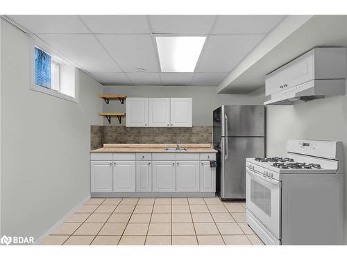 28 Marsellus Drive, Barrie, ON - Indoor Photo Showing Kitchen