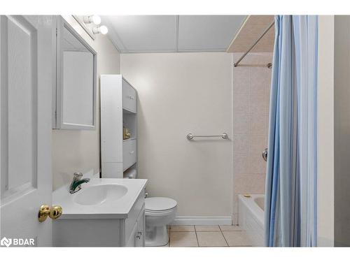 28 Marsellus Drive, Barrie, ON - Indoor Photo Showing Bathroom