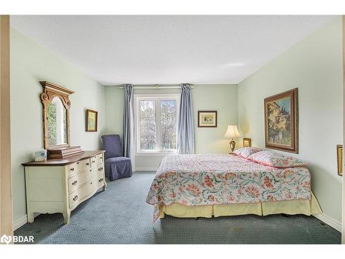 7906 Pineridge Road, Washago, ON - Indoor Photo Showing Bedroom