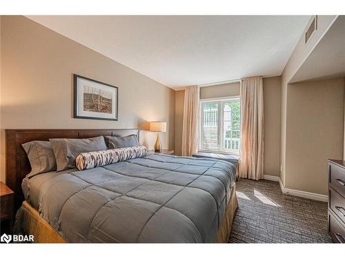 2220-2221-90 Highland Drive, Oro-Medonte, ON - Indoor Photo Showing Bedroom
