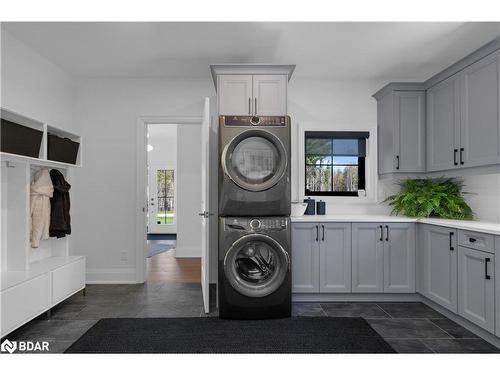 77 Georgian Grande Drive, Oro-Medonte, ON - Indoor Photo Showing Laundry Room