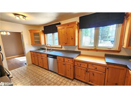 3909 Guest Road, Innisfil, ON - Indoor Photo Showing Kitchen With Double Sink