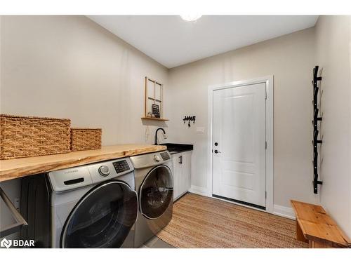 15 Best Court, Oro-Medonte, ON - Indoor Photo Showing Laundry Room