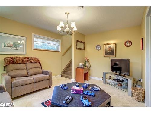 159265 Highway 10, Melancthon, ON - Indoor Photo Showing Living Room