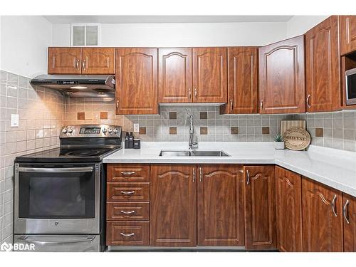 314-10 Edgecliff Golfway, North York, ON - Indoor Photo Showing Kitchen With Double Sink