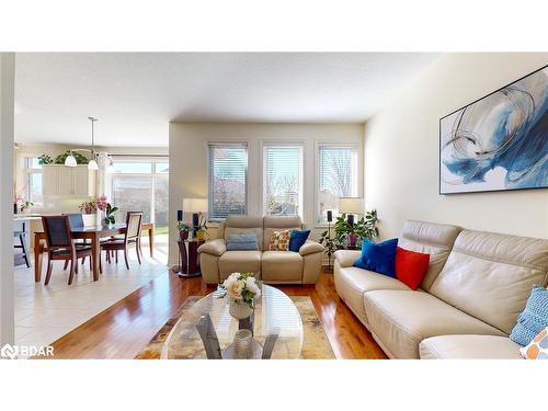 438 Biener Drive, Port Elgin, ON - Indoor Photo Showing Living Room
