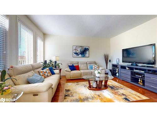 438 Biener Drive, Port Elgin, ON - Indoor Photo Showing Living Room