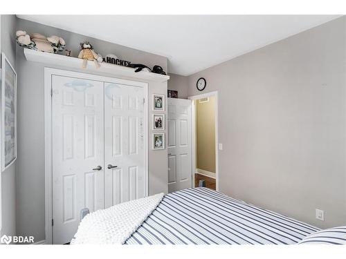 35 Tamarack Trail, Barrie, ON - Indoor Photo Showing Bedroom