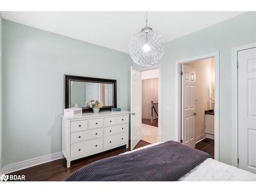 35 Tamarack Trail, Barrie, ON - Indoor Photo Showing Bedroom