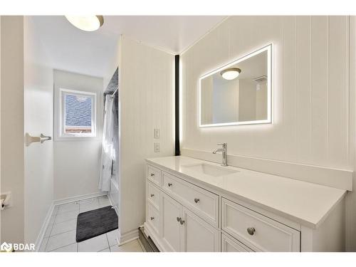 36 Batteaux Street, Barrie, ON - Indoor Photo Showing Bathroom