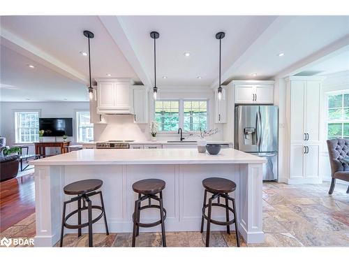 105 Duckworth Street, Barrie, ON - Indoor Photo Showing Kitchen With Upgraded Kitchen