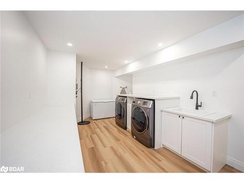105 Duckworth Street, Barrie, ON - Indoor Photo Showing Laundry Room